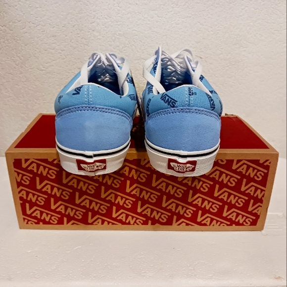 Vans - Picture 3 of 4